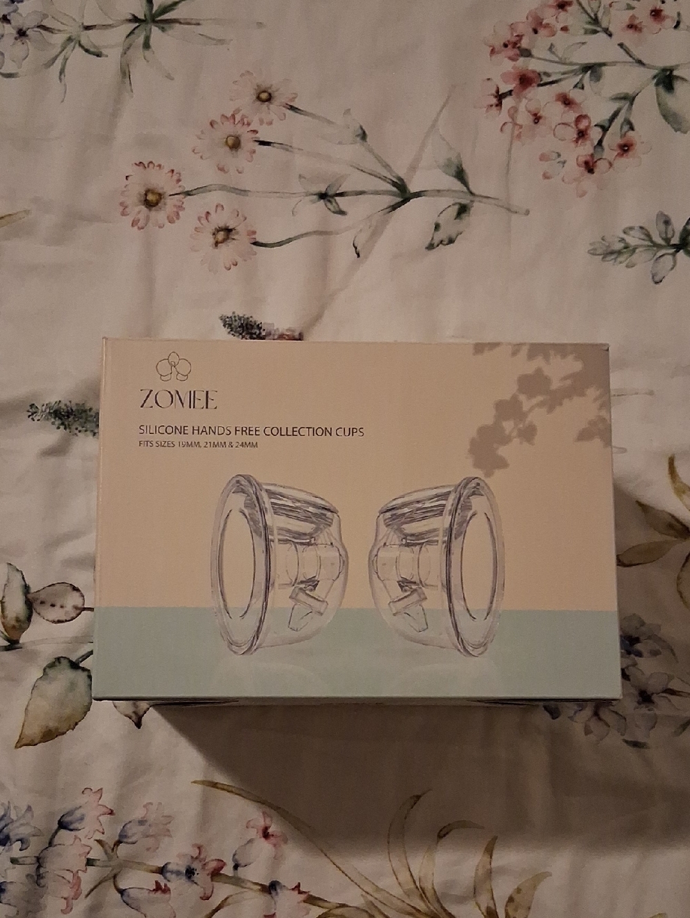 Brand New Zomee Silicone Hands-Free Collection Cups - Cream & Light Blue